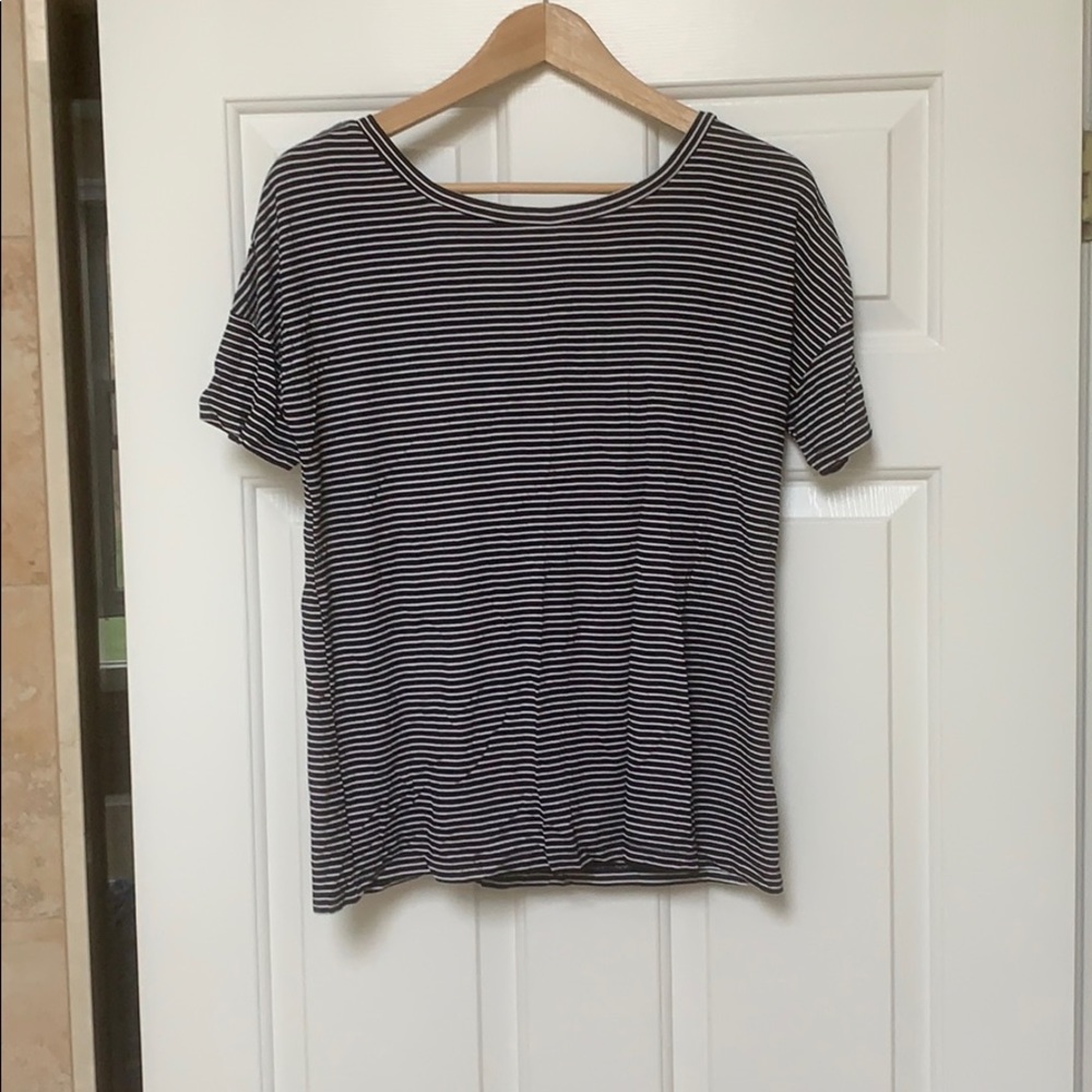 Black & stripe top! Size small.